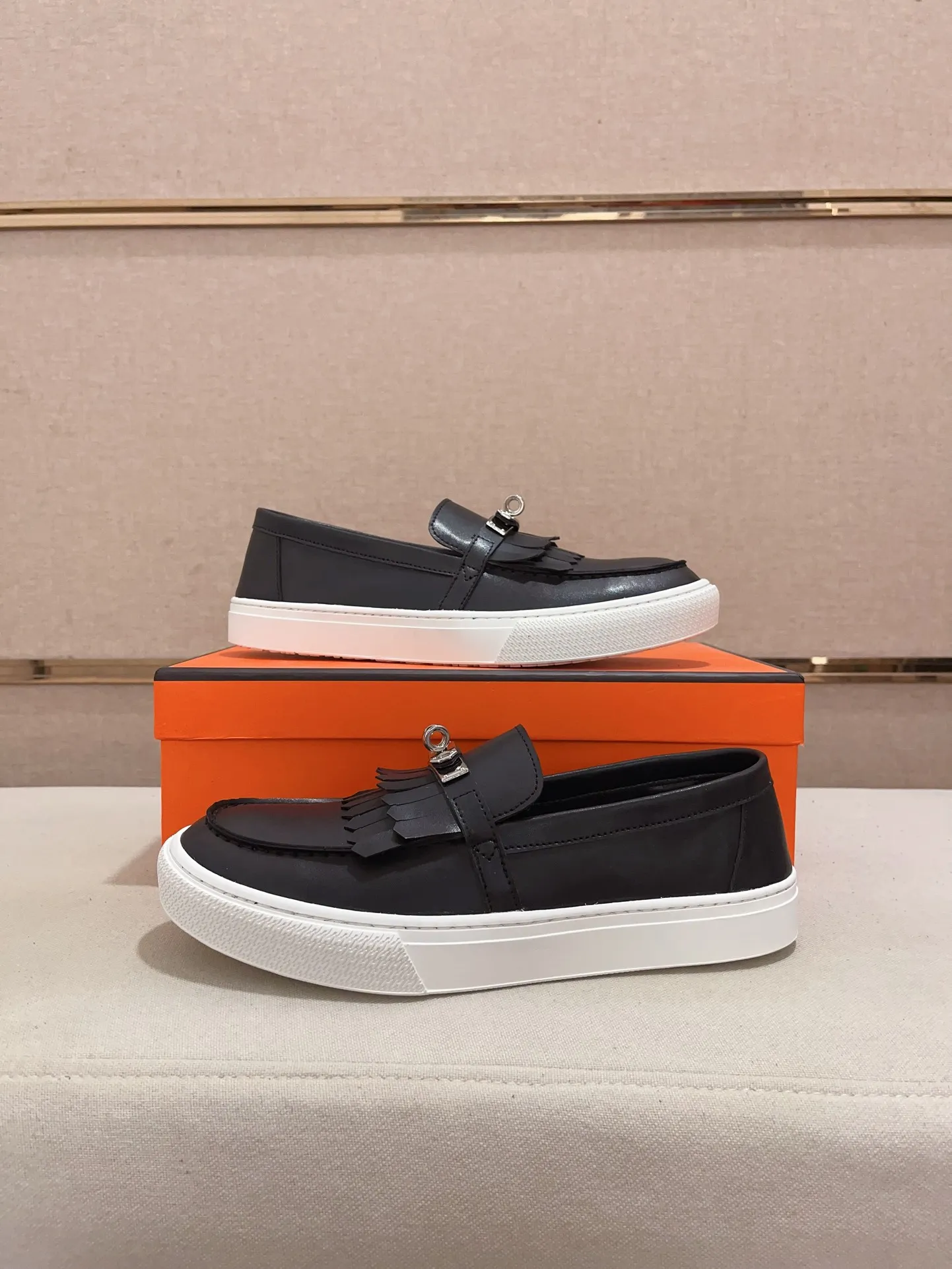 Men's clothing and shoes💰: 420💰《HERMES》【Classic Original Version】Hermès; Top 🔝 Purchasing Agency 🔍🔍Men's latest 🇺🇸 counter sales simultaneously, original ▲▲cowhide imported from Italy ▲▲Exquisite workmanship (Italian 🇮🇹Imported water-dyed 🐂cowhide lining) sole: original sole provided by the original factory, ⚠️exclusive double-layer activity·TPR·rubber·combined molded outsole; Code number: 38-44 (45/46 can be customized, non-refundable)